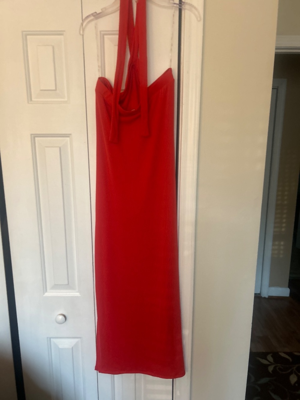 Red Dess - Picture 3 of 3